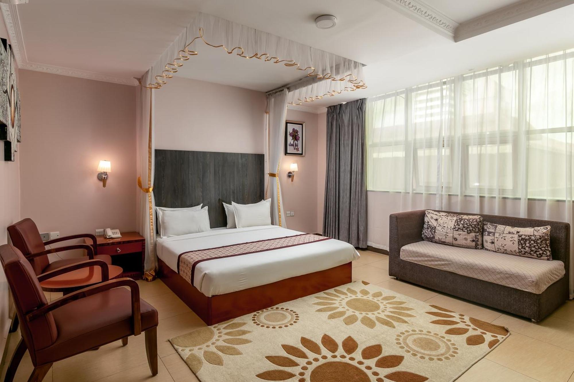 Russell Hotel 3*